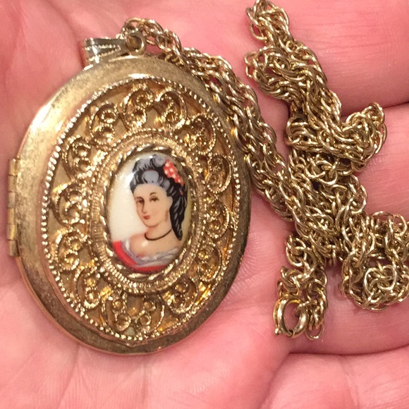 Vintage necklace LOCKET opens Gold Tone lady photo - Picture 5 of 8